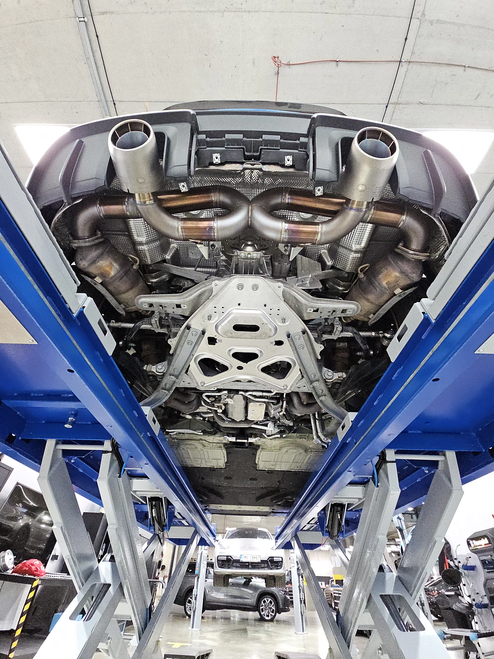 Porsche odstranění klepání od zadní nápravy, servis v IAMWORK