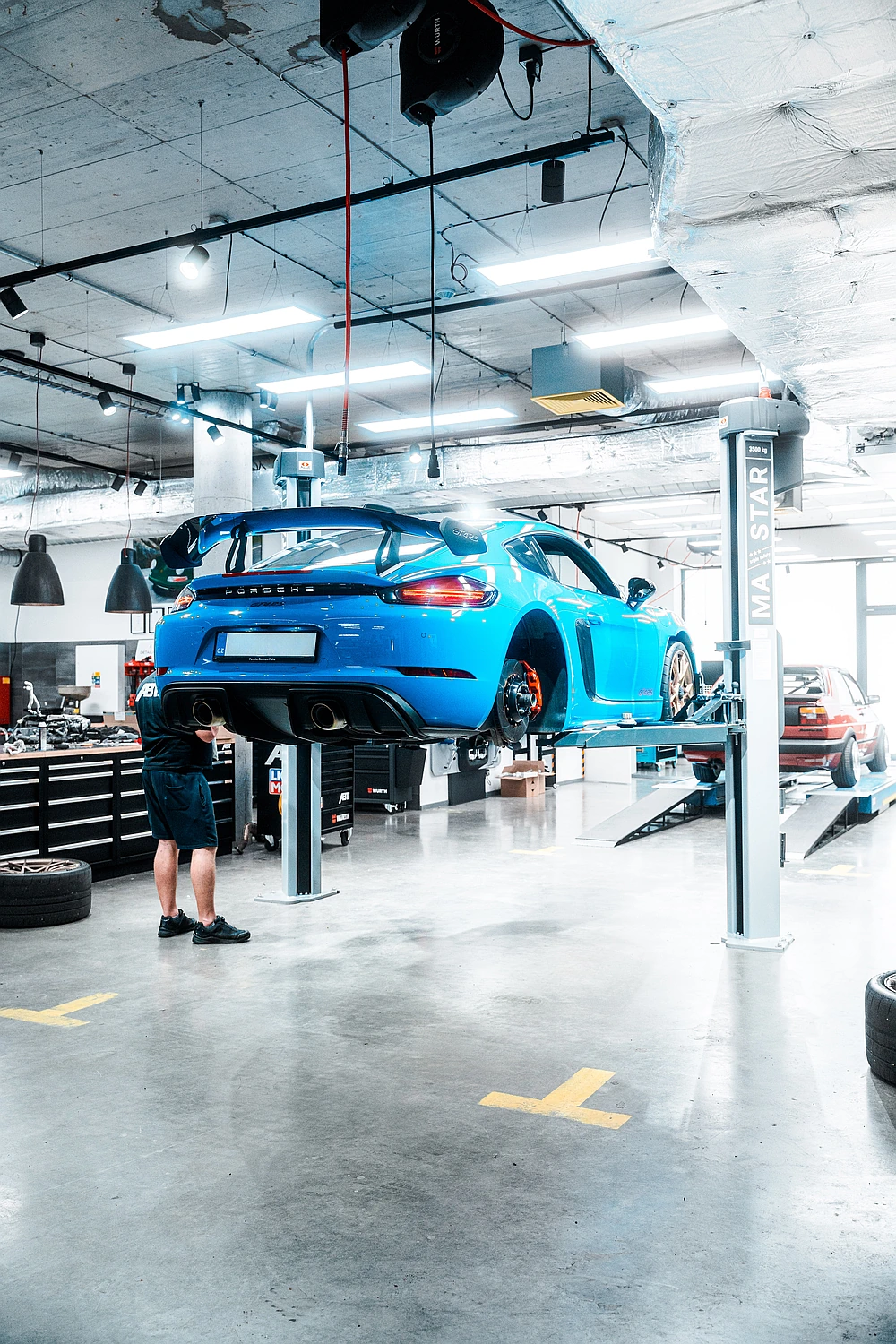 Porsche odstranění klepání od zadní nápravy, servis v IAMWORK