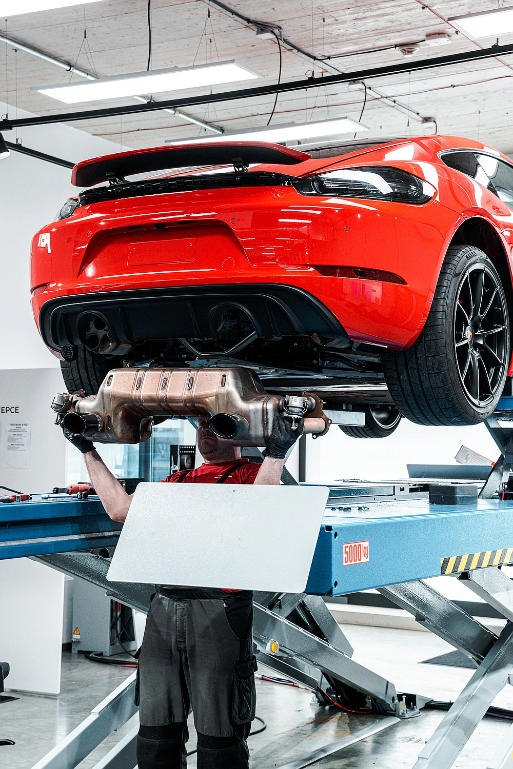 Porsche Cayman tuning sériového výfuku, servis v IAMWORK