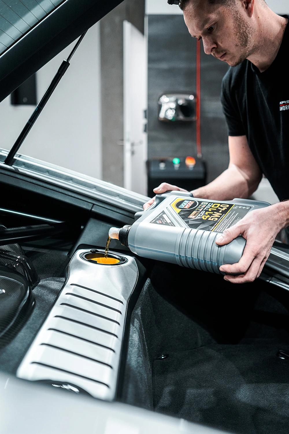 Porsche servis, tuning Gold Leaf Light Performance Parts, polep PPF fólií v IAMWORK
