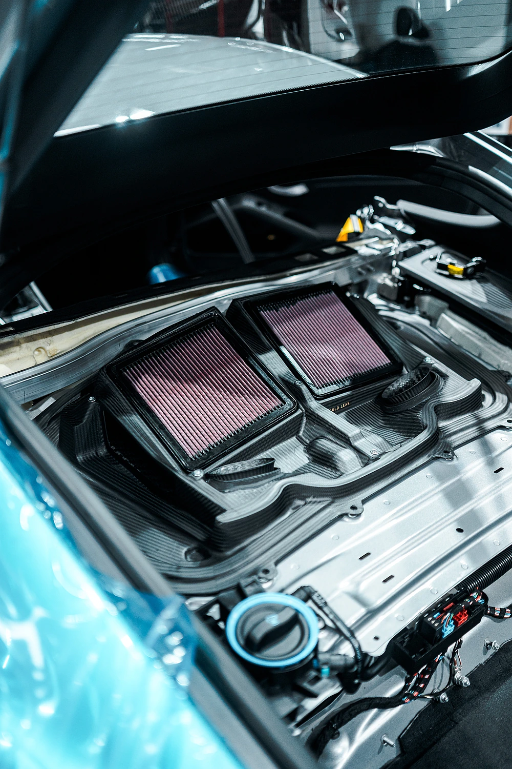 Porsche servis, tuning Gold Leaf Light Performance Parts, polep PPF fólií v IAMWORK
