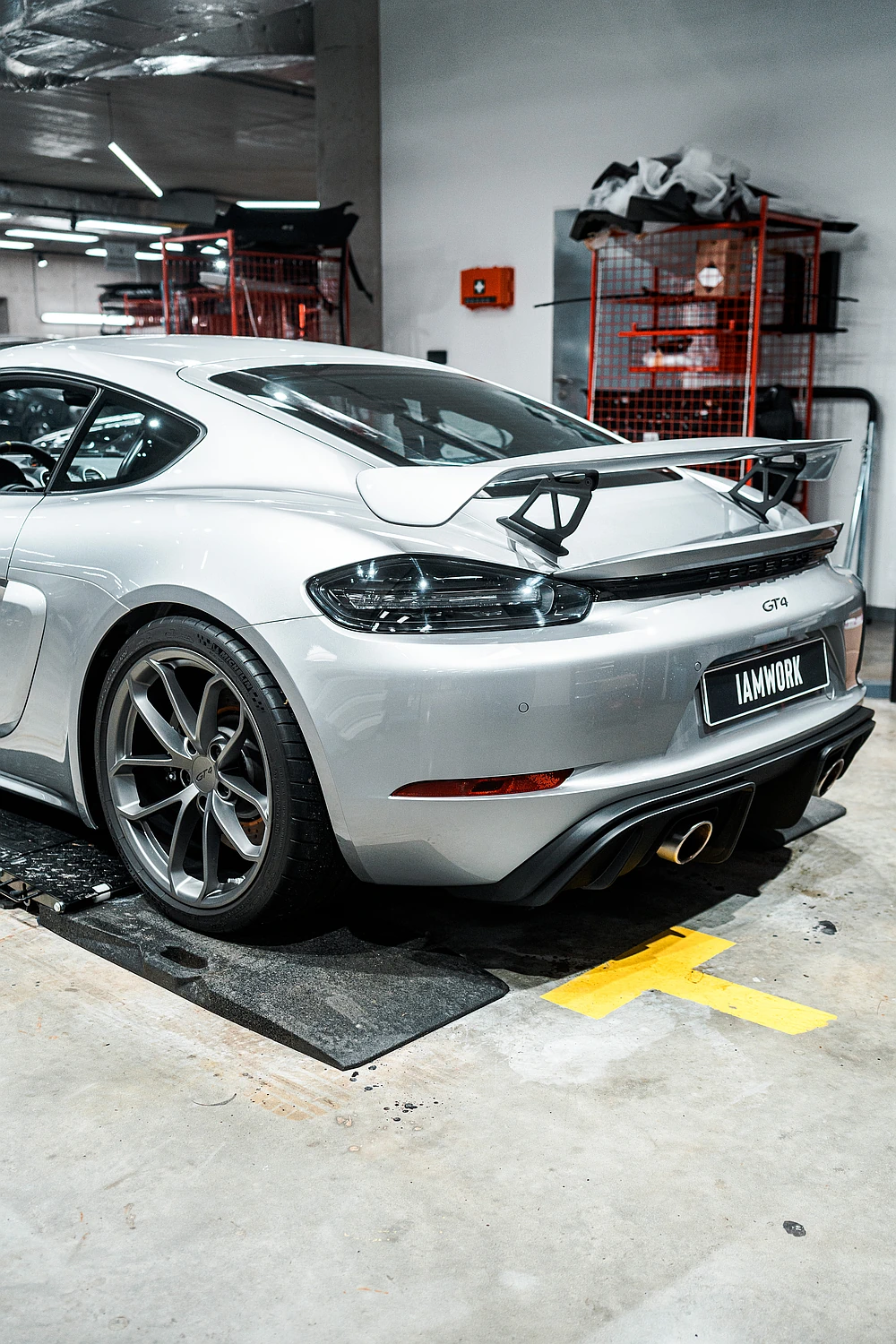 Porsche servis, tuning Gold Leaf Light Performance Parts, polep PPF fólií v IAMWORK