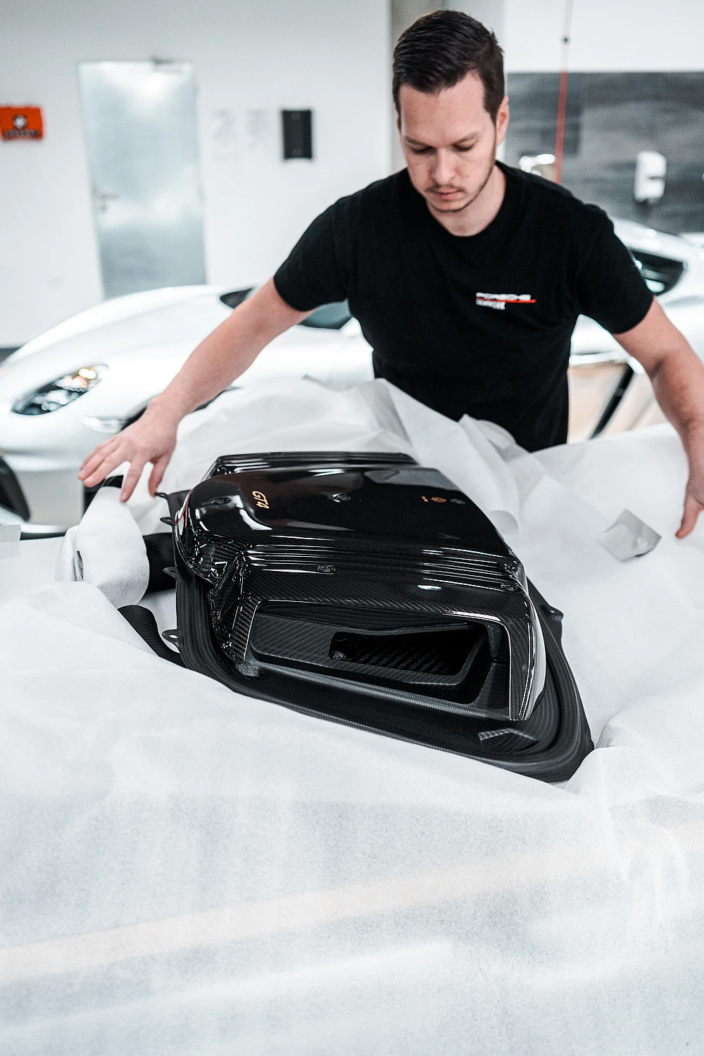 Porsche servis, tuning Gold Leaf Light Performance Parts, polep PPF fólií v IAMWORK