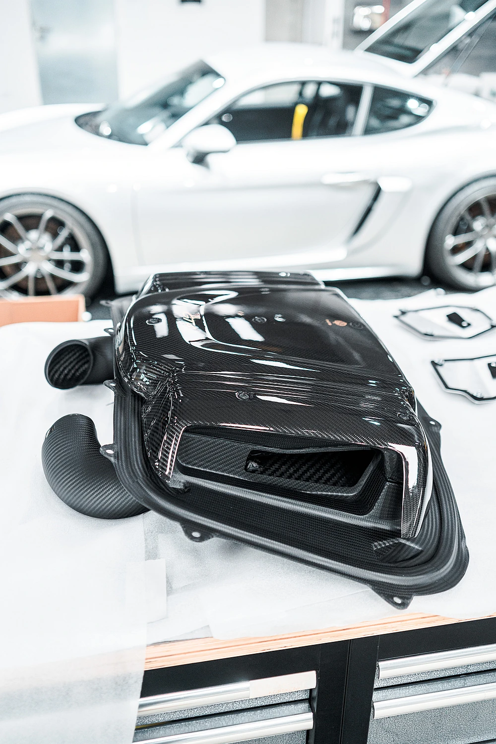 Porsche servis, tuning Gold Leaf Light Performance Parts, polep PPF fólií v IAMWORK