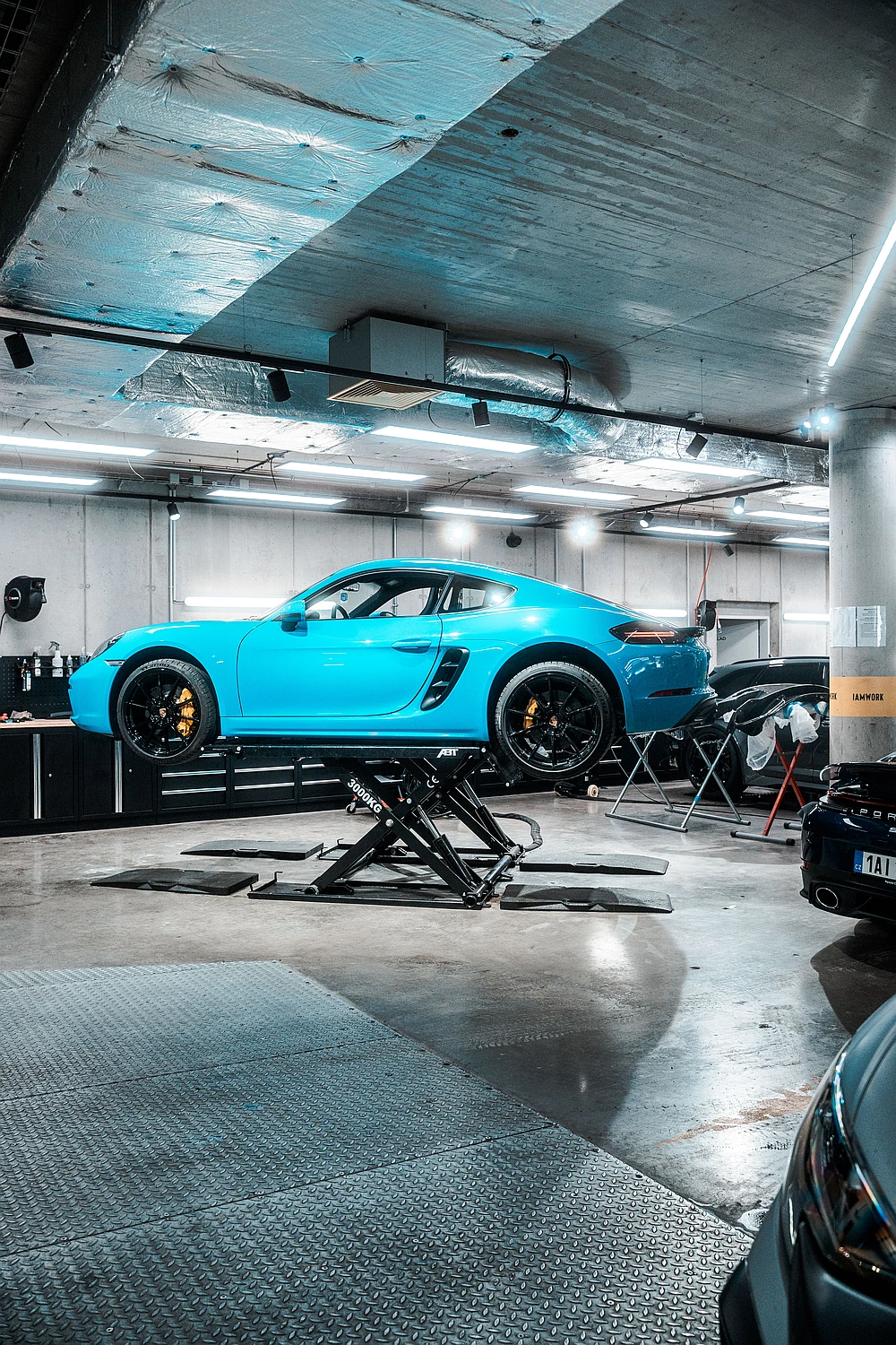 Porsche Cayman  oprava těsnění motoru v IAMWORK